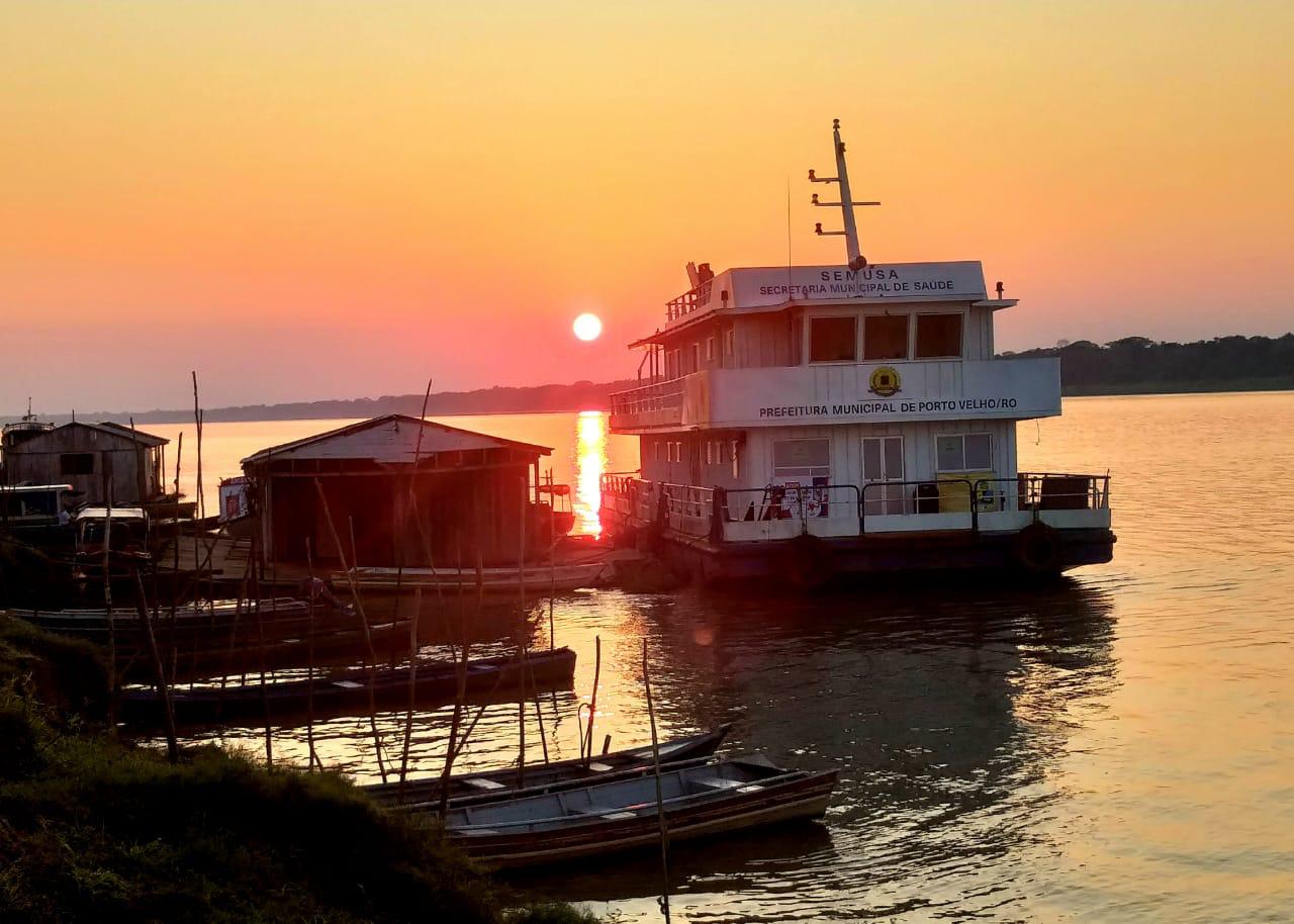 Embarcação desempenha um papel fundamental ao facilitar atendimentos de saúde em áreas de difícil acesso