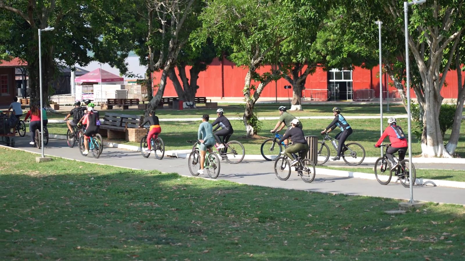 Mais de 100 ciclistas percorreram os principais pontos visitação da cidade durante o Bike Tour