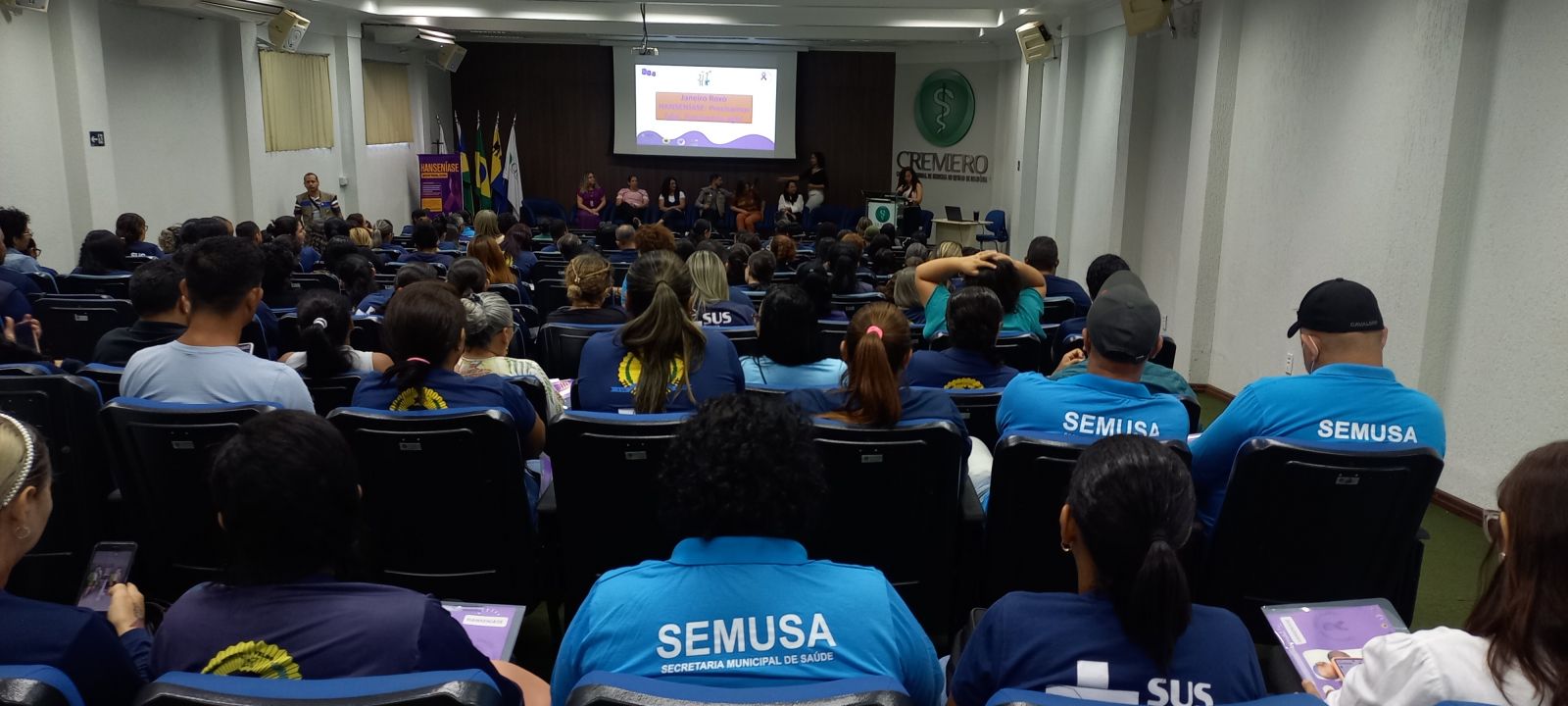 Aperfeiçoamentos visa a qualificação e a transformação das práticas em saúde