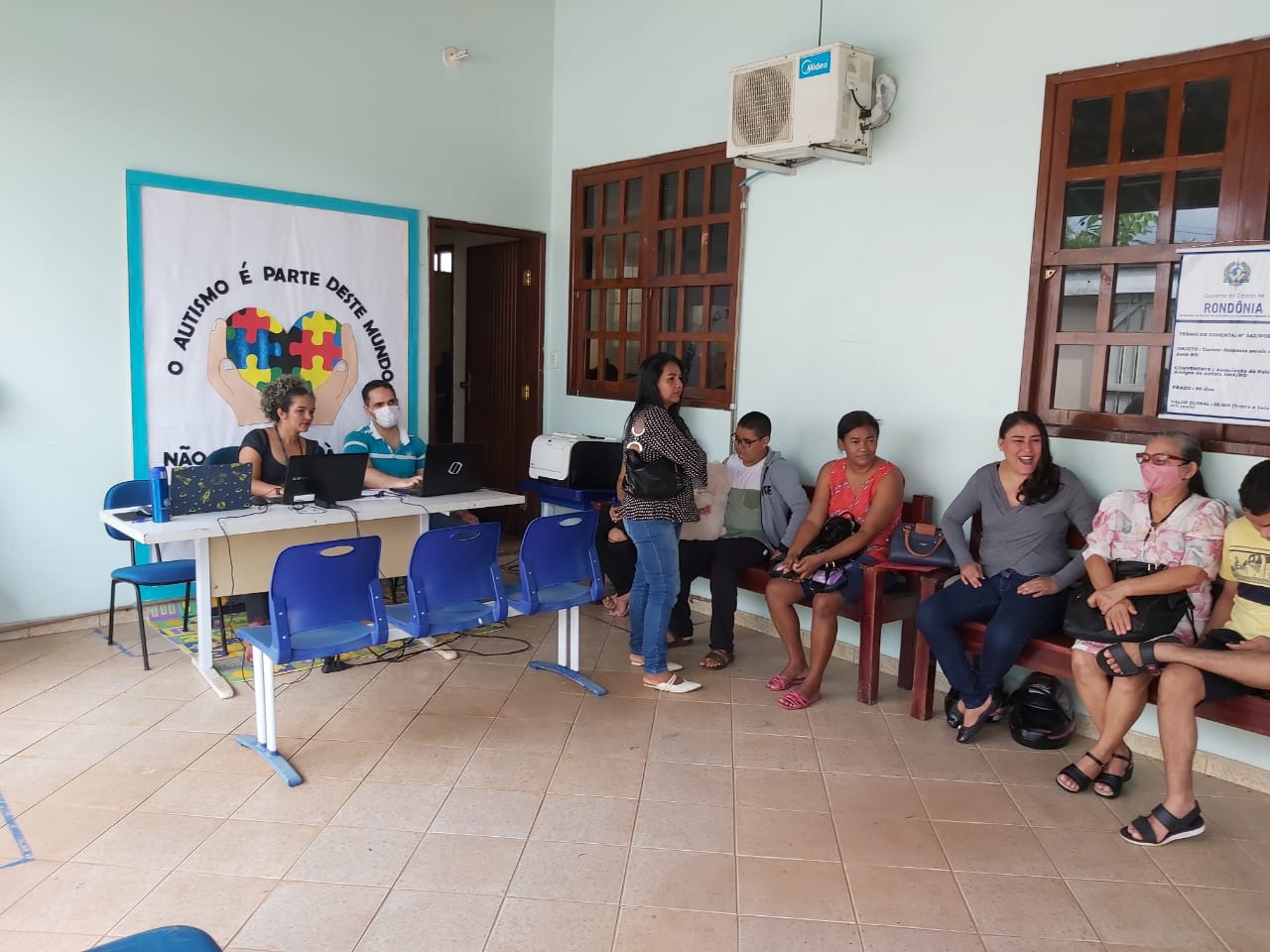 Cadastro e emissão do documento são levados a associações da causa autista