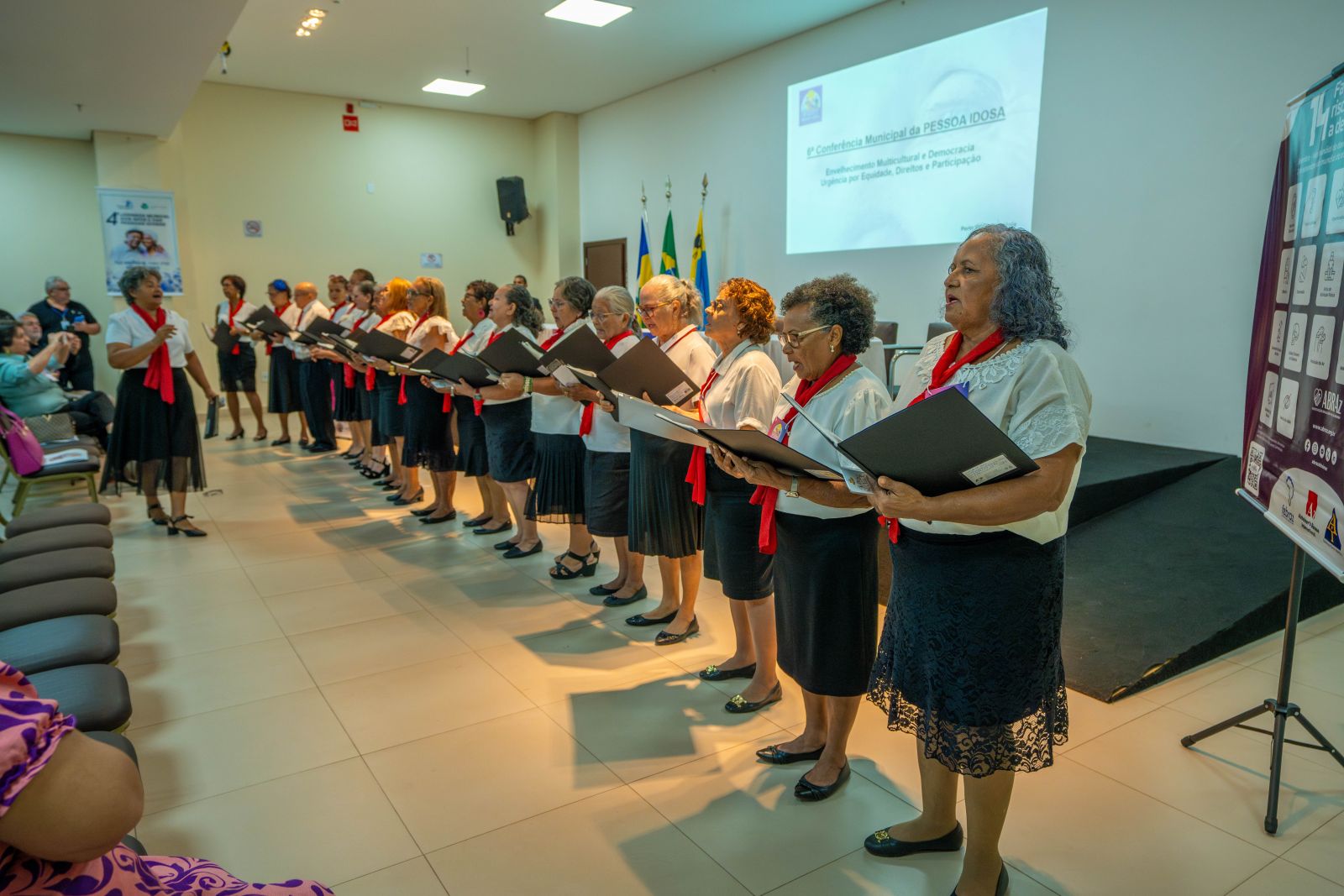 Apresentação cultural do Coral Estrela da Manhã foi parte da programação