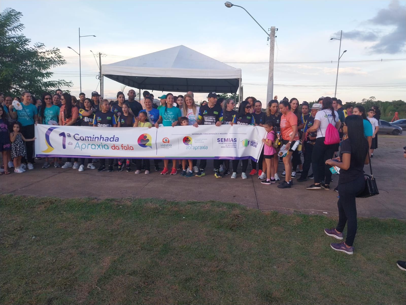 Evento reuniu famílias, profissionais da saúde, representantes da educação e apoiadores da causa