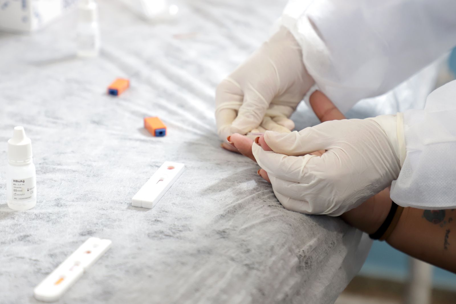 Maioria das infecções ocorre entre pessoas que relataram exposição heterossexual