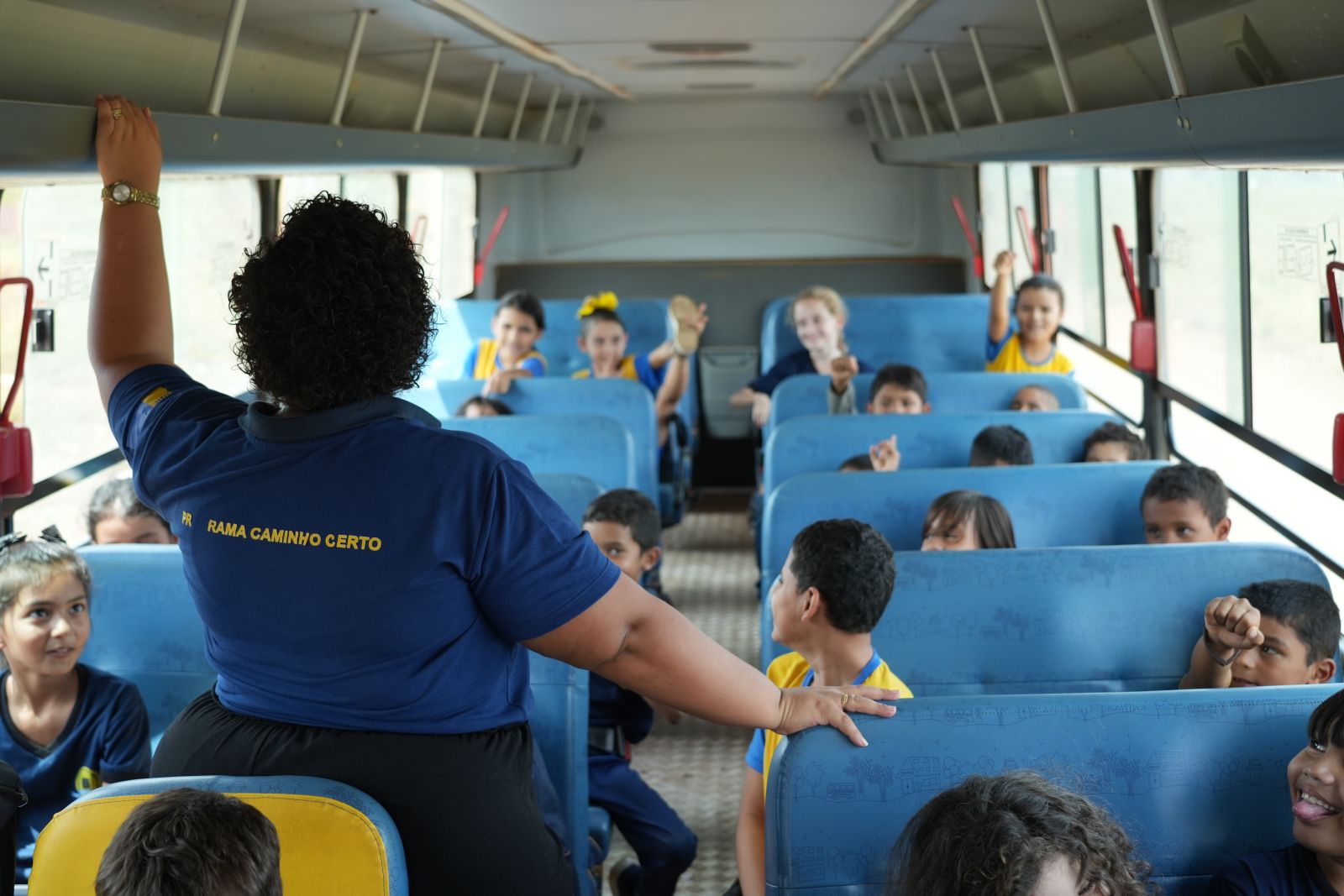 São mais de 50 alunos de diversas vilas e comunidades sob os cuidados do motorista