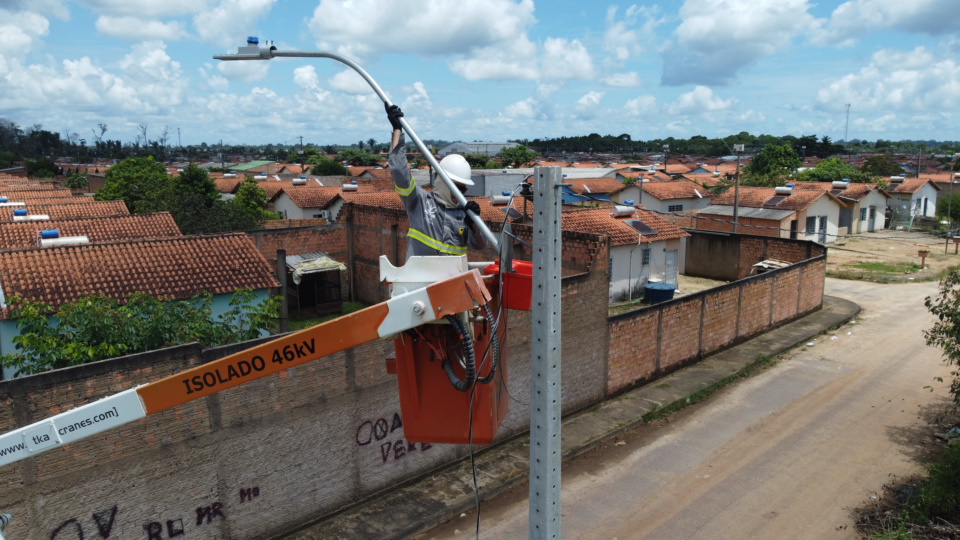 Demanda da população atendida: Rua Ibotirama agora conta com estrutura completa de iluminação pública
