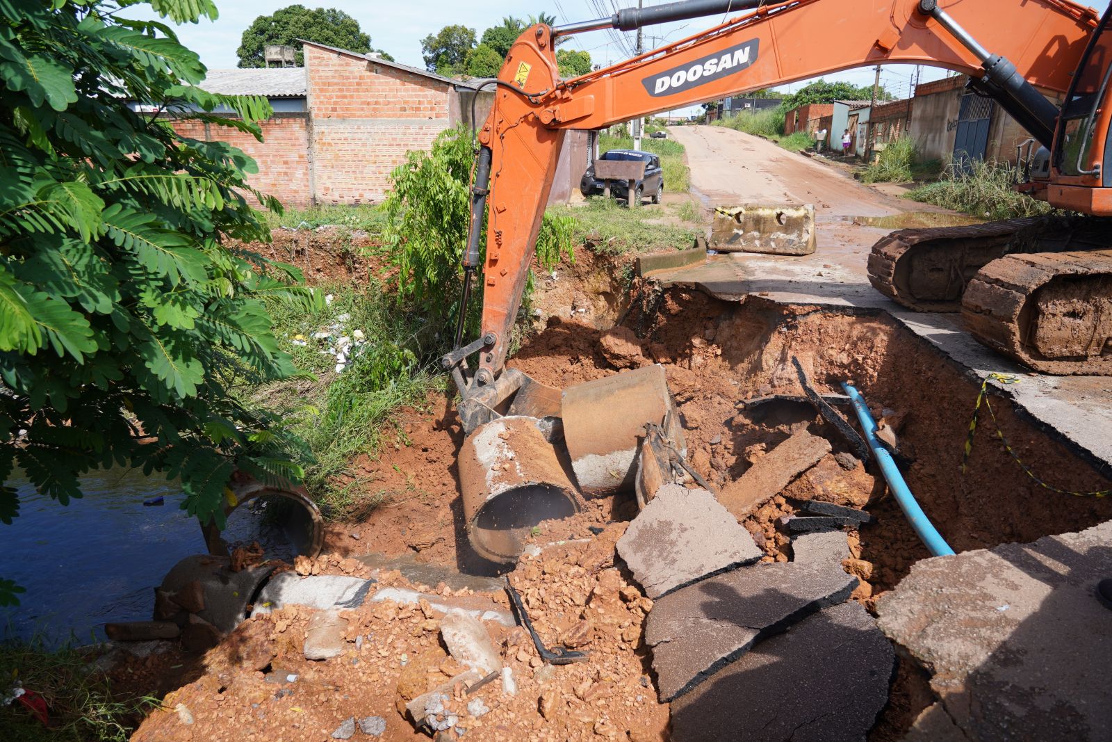 Troca das manilhas é considerada fundamental para aumentar a capacidade de escoamento 
