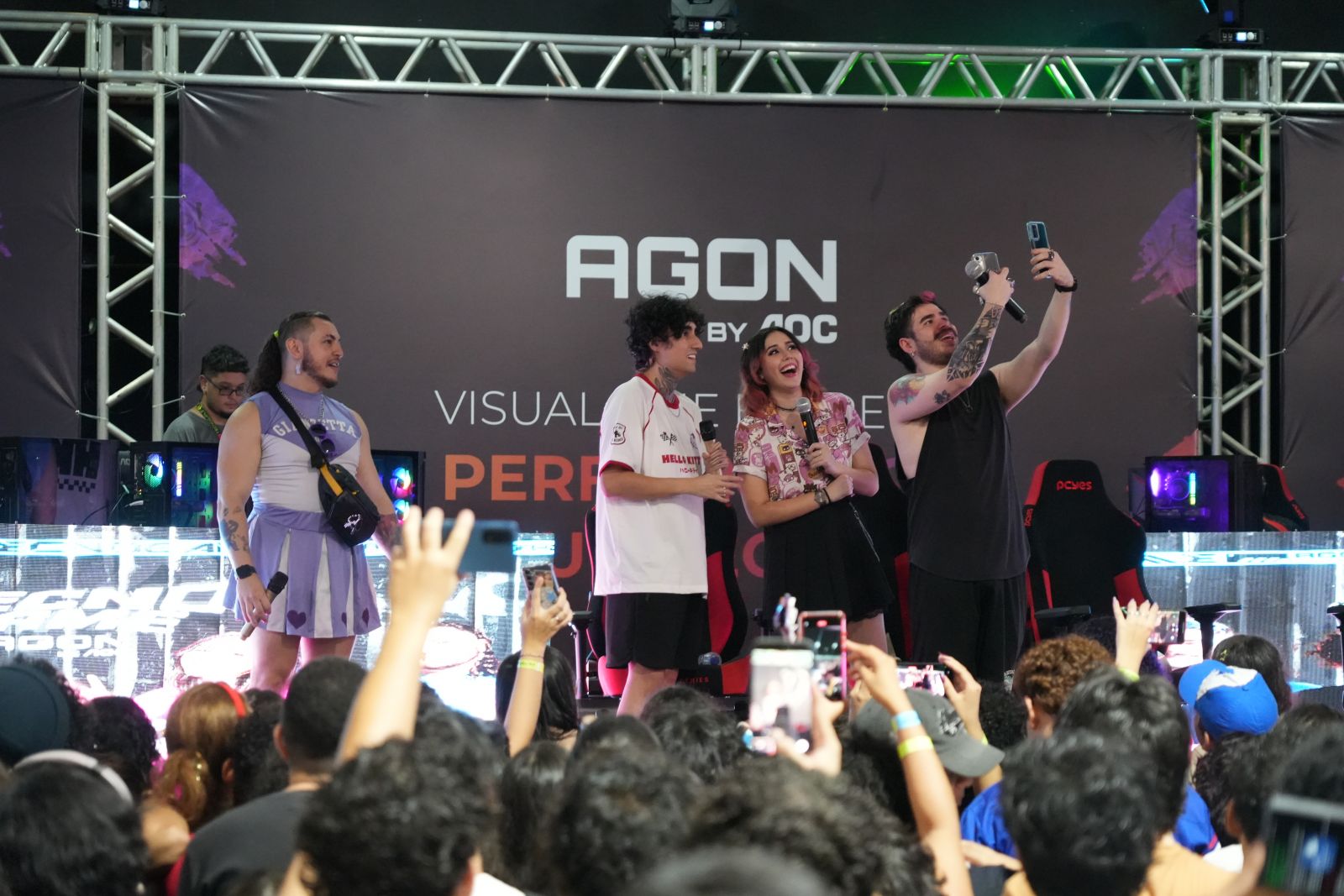 Creators Guaxinim, Felps, Tiemiau e Gianzeta movimentam público nerd na Tecnogame