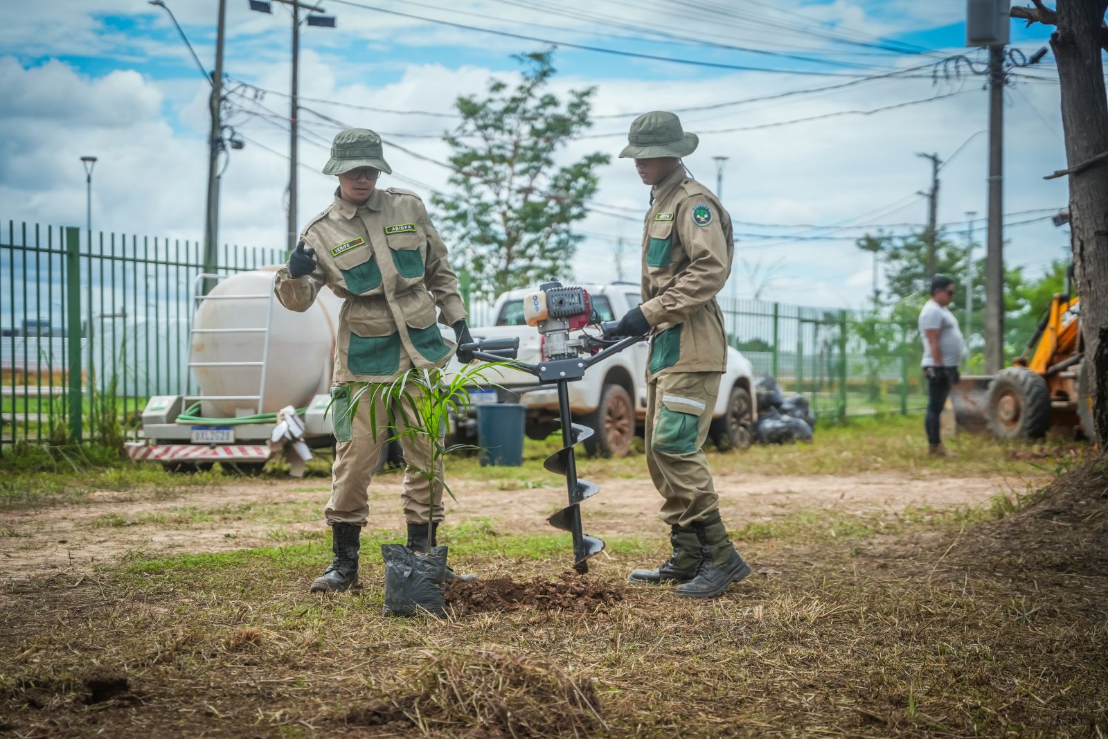 Área antes degradada começa a se transformar em pomar público