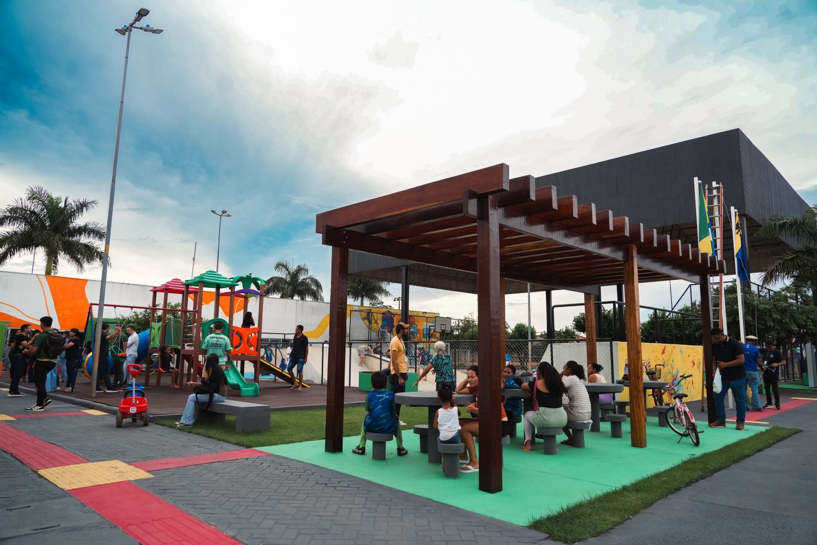 Novo ônibus com ar-condicionado, acessibilidade e padrão executivo amplia o alcance dos programas de esporte e lazer, garantindo mais conforto à população