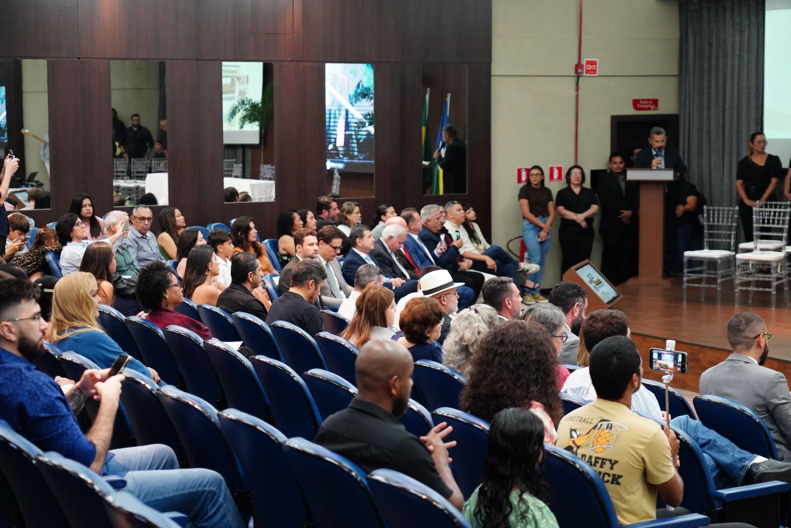 Cerimônia reuniu autoridades, empresários, lideranças comunitárias, familiares e convidados dos homenageados