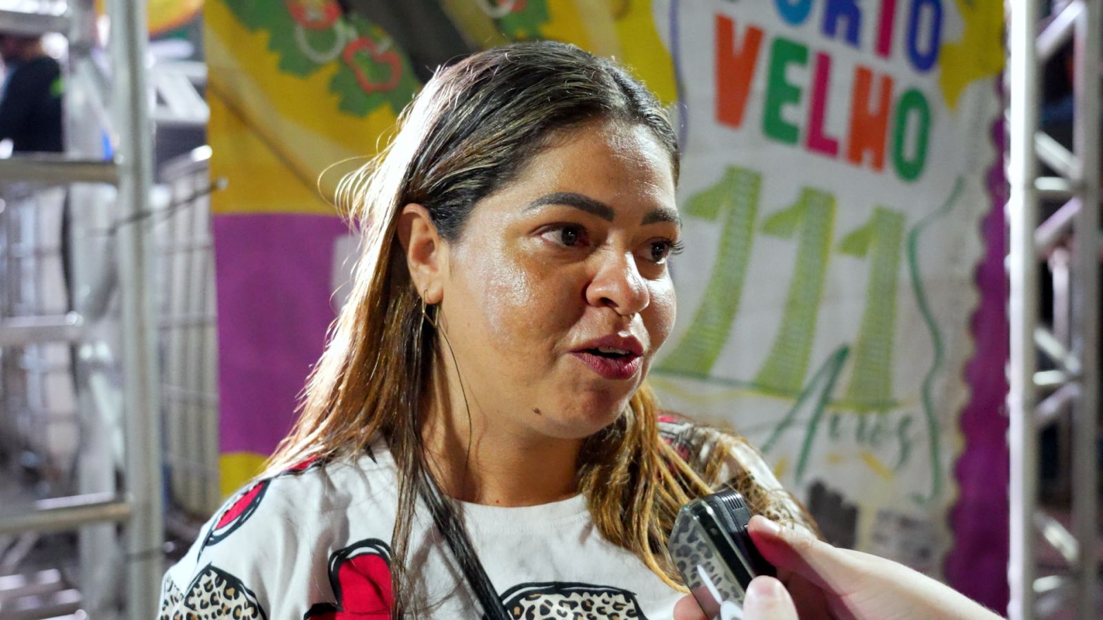 Daniele Frota falou que andou 6 quilômetros, para viver uma noite inesquecível
