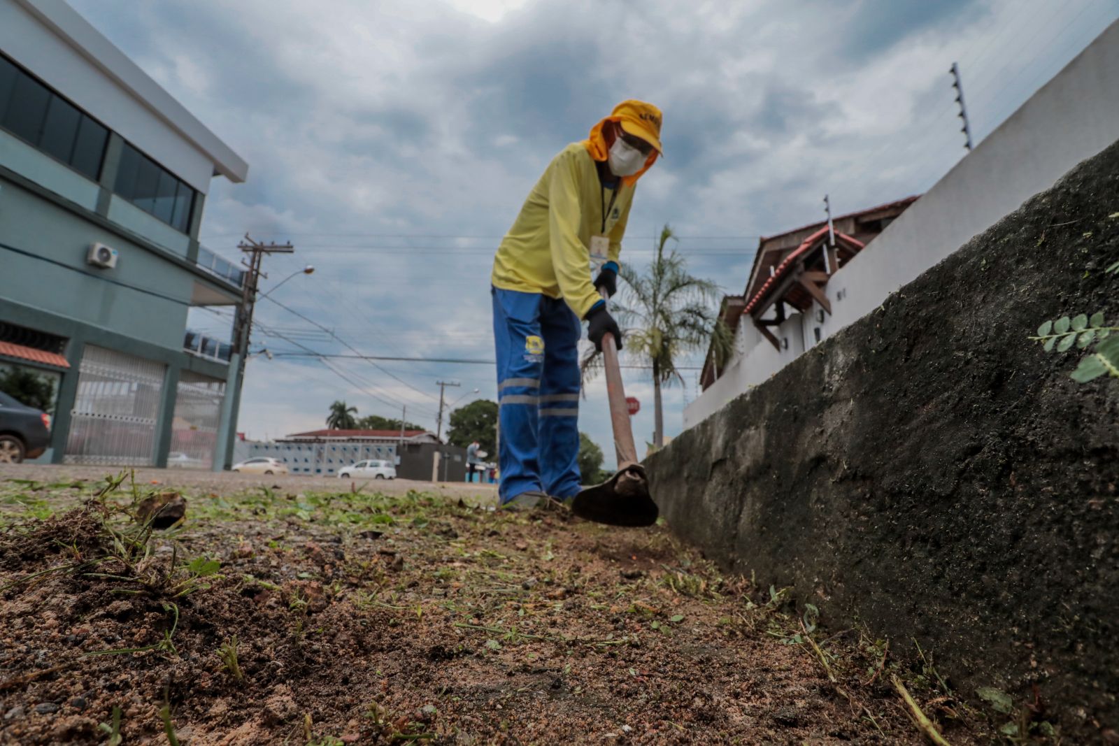 Frentes de serviço ocorrem em vários pontos da capital 