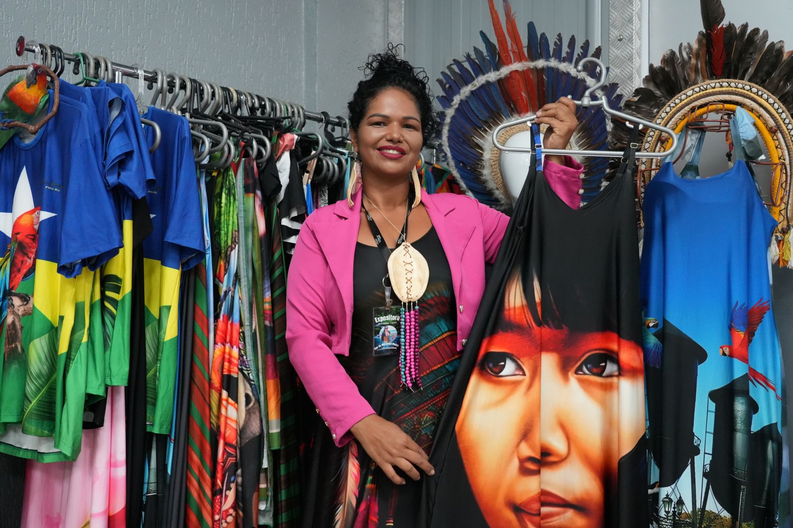 Artesã Queileane Castro é proprietária da estamparia regional Flor do Maracujá