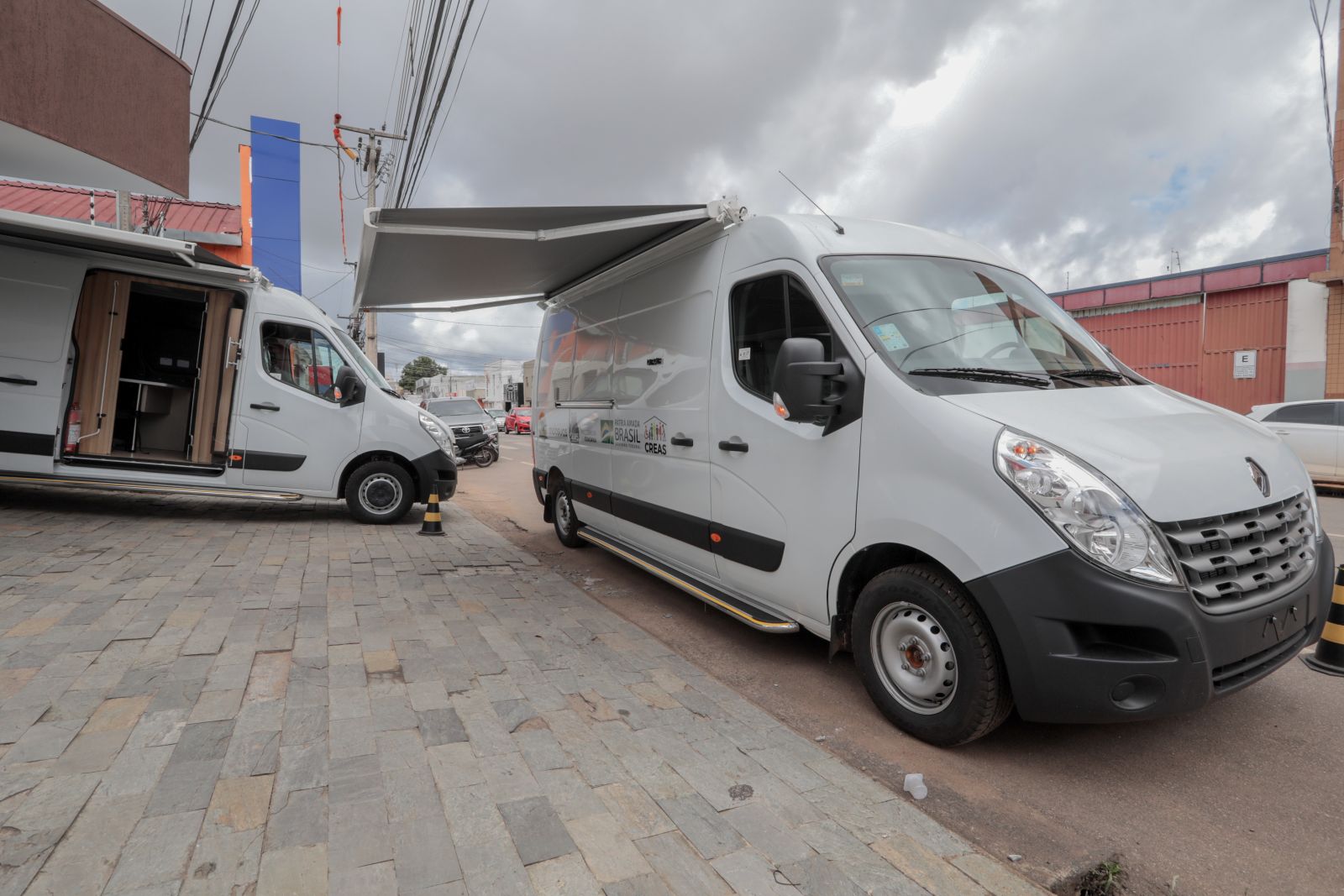 Vans adaptadas foram destinadas a serviços sociais