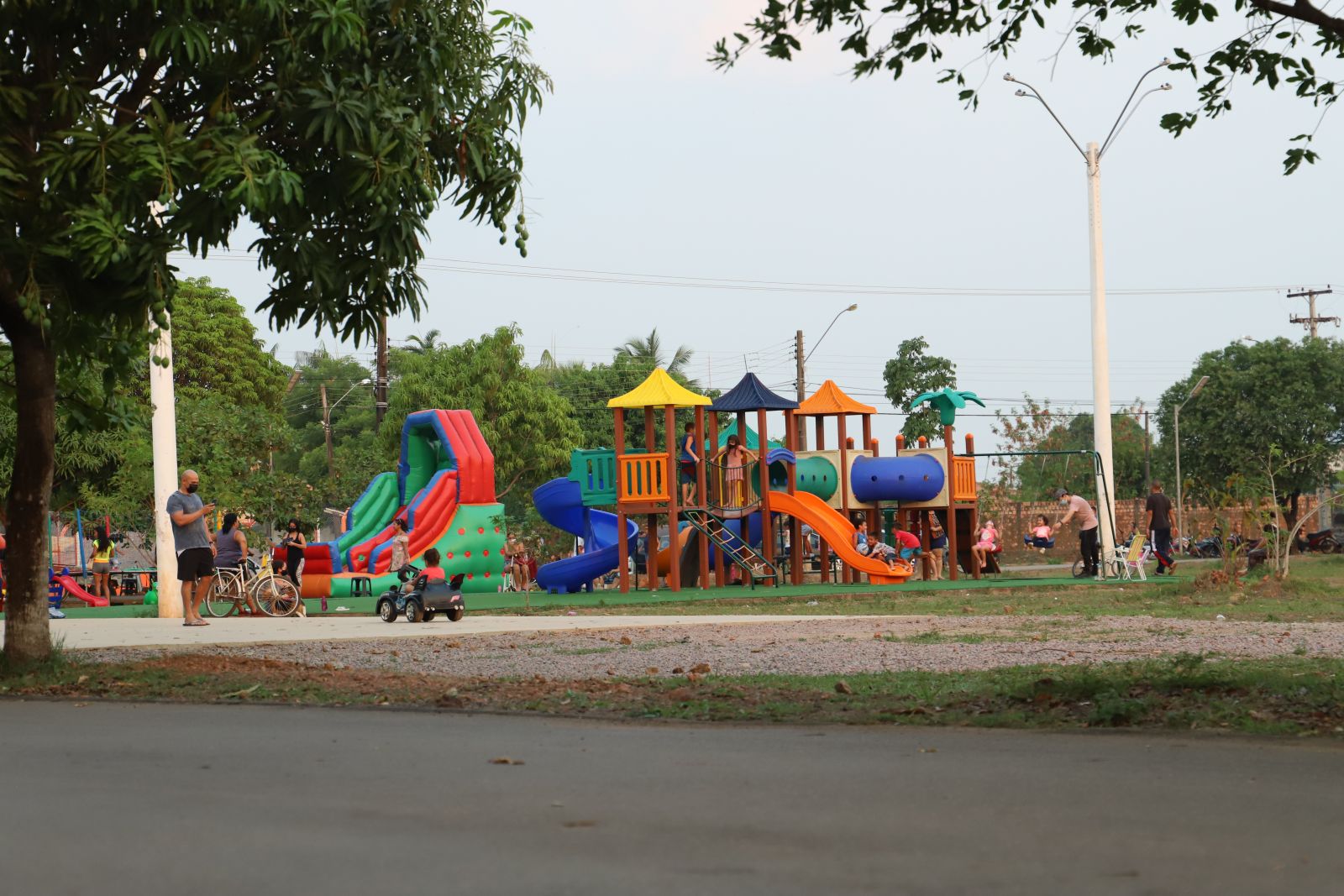 Playground instalado no Parque Jardim das Mangeurias
