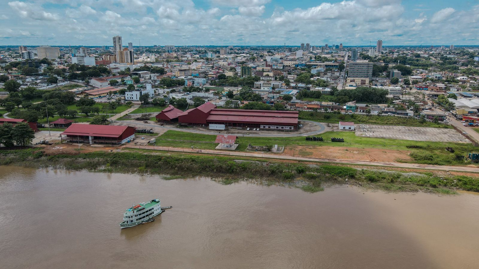Ferrovia Transoceânica Brasil–China é um projeto de uma ferrovia que passaria por Porto Velho até a fronteira com o Peru