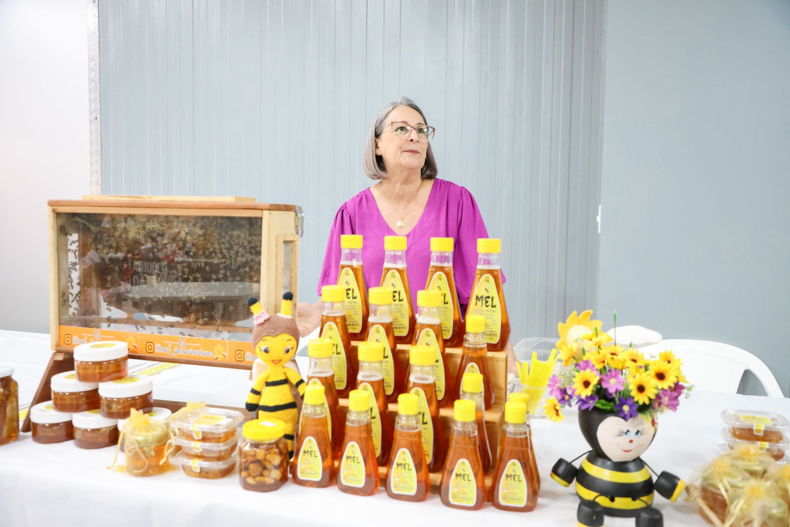 Eliana Regina juntamente com a filha, resolveram trabalhar com abelhas desde 2022