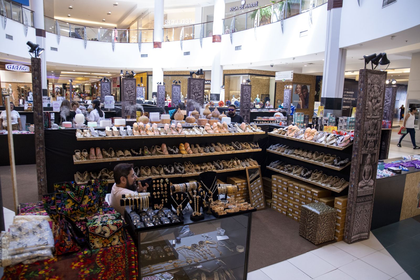 Durante o mês de julho, até dia 31 de agosto, artesãos do Giro estão expondo na Feira Nações e Arte