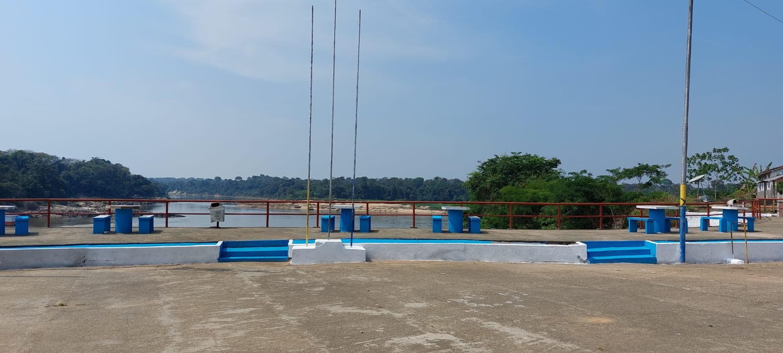 A praça central do distrito já está pintada e pronta para receber o evento