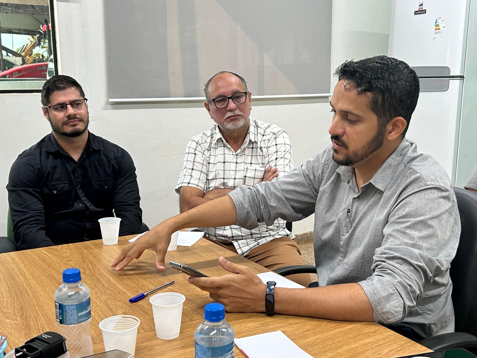 Apresentação da nova estrutura da Semagric e avanços do Programa Porteira Adentro estão entre os temas da pauta.