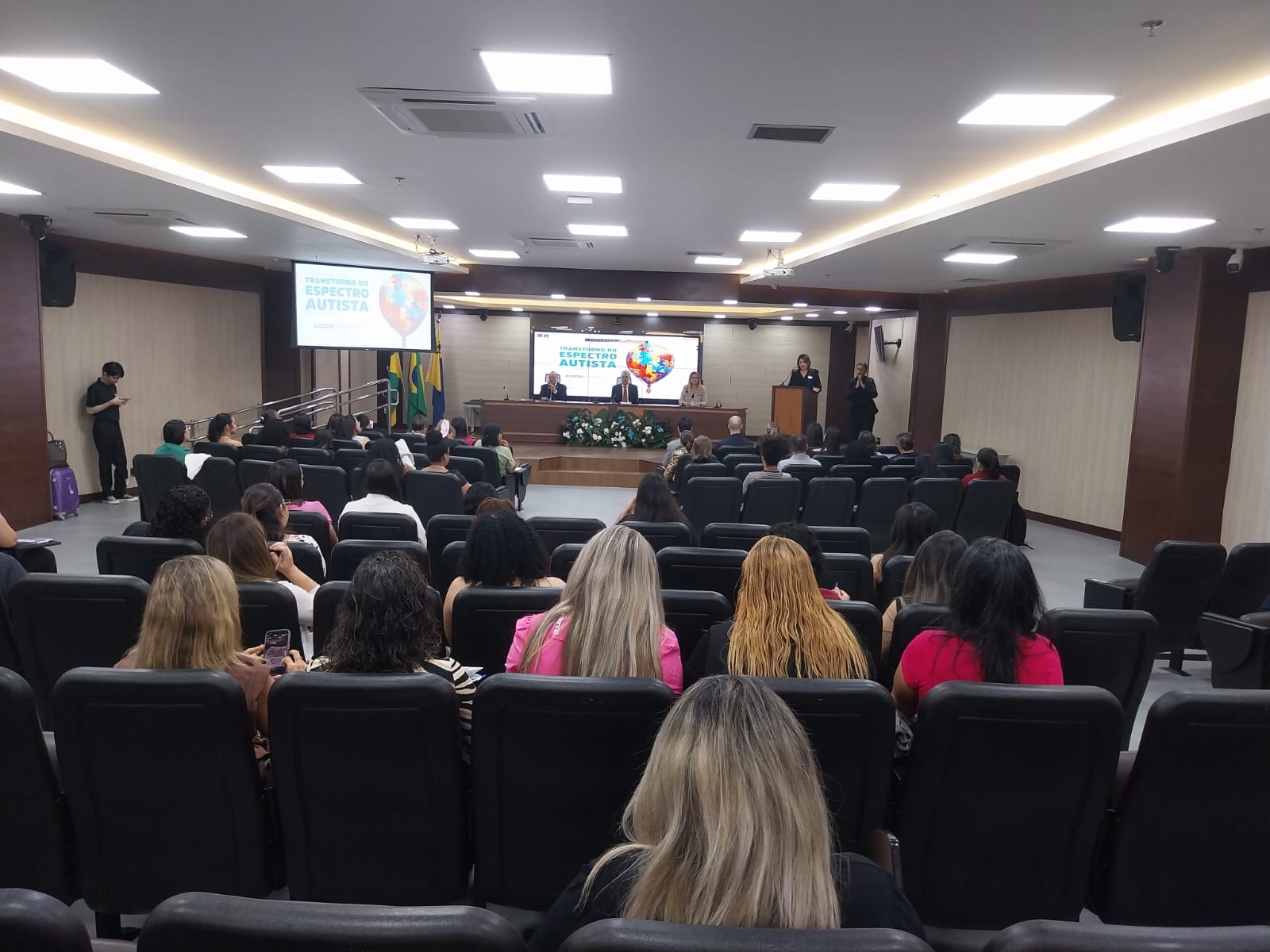 Programação do evento incluiu palestras e um workshop sobre a construção de uma sociedade acolhedora.