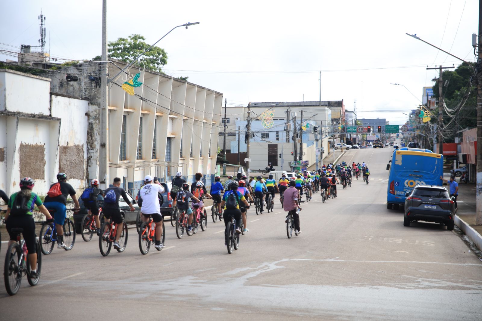 Mais de 100 ciclistas percorreram os principais pontos visitação da cidade durante o Bike Tour.