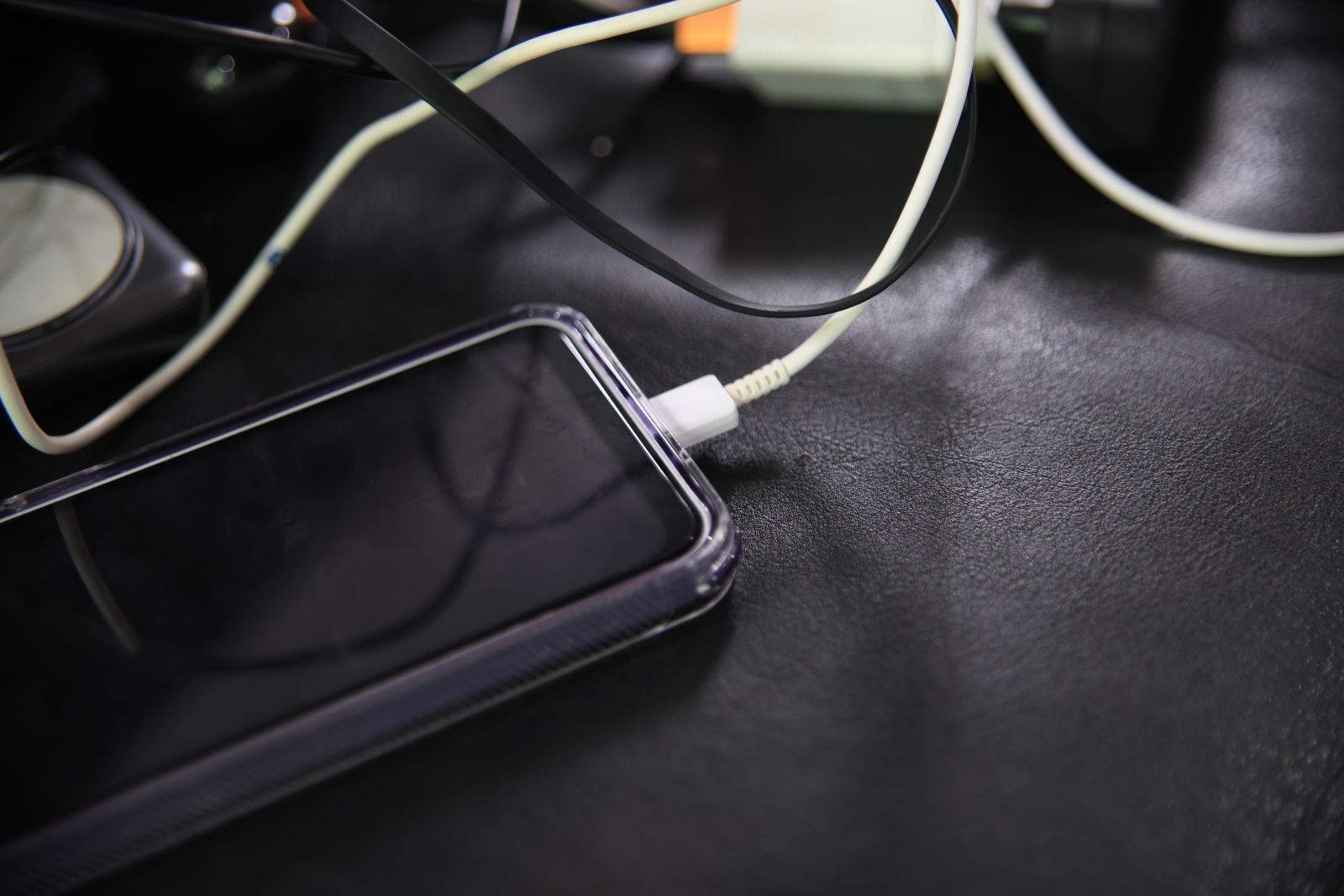 Prefeitura alerta que aparelhos eletrônicos danificados ou com problemas na bateria não devem ser descartados no lixo comum ou na natureza