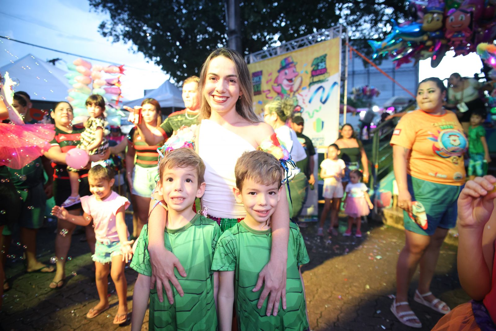 Yasmin Rodrigues levou os filhos Lúcius e Július, para aproveitar a programação