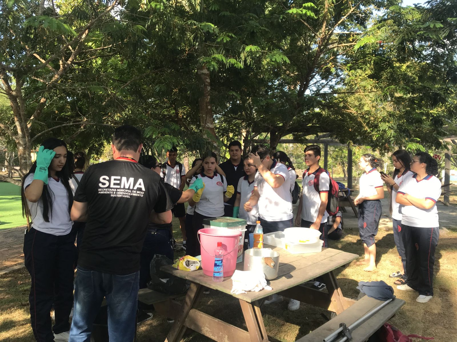 Antes do passeio, a turma participou de palestras educativas sobre o meio ambiente