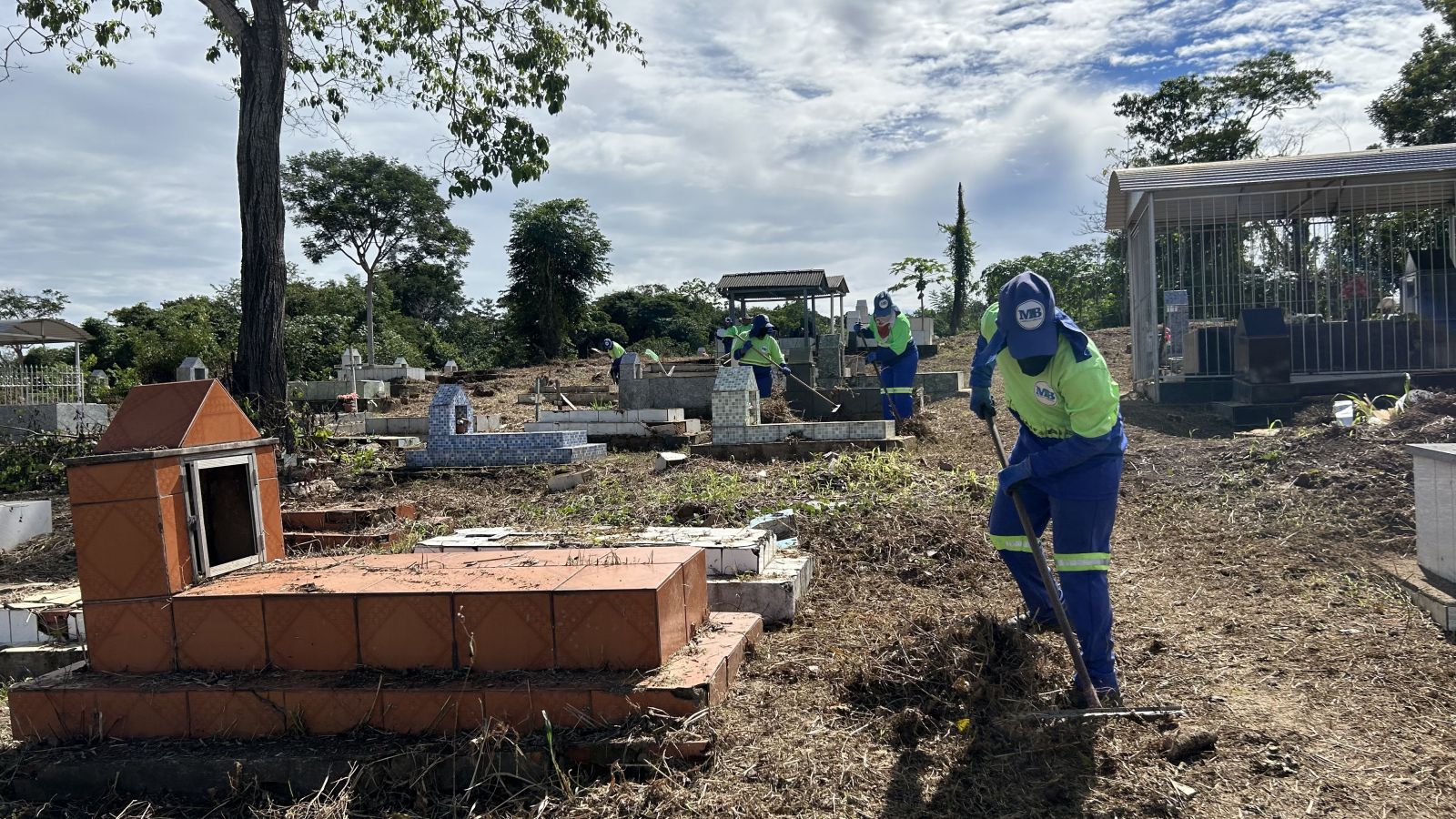 Cerca de 120 trabalhadores atuam em diversos serviços