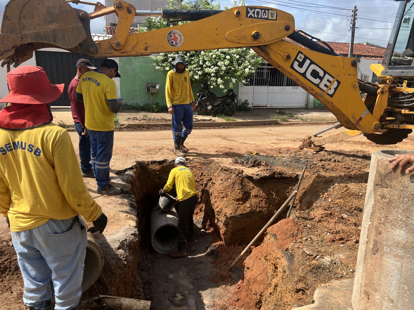 Troca das manilhas foi necessária após a equipe técnica identificar que parte da estrutura antiga estava danificada