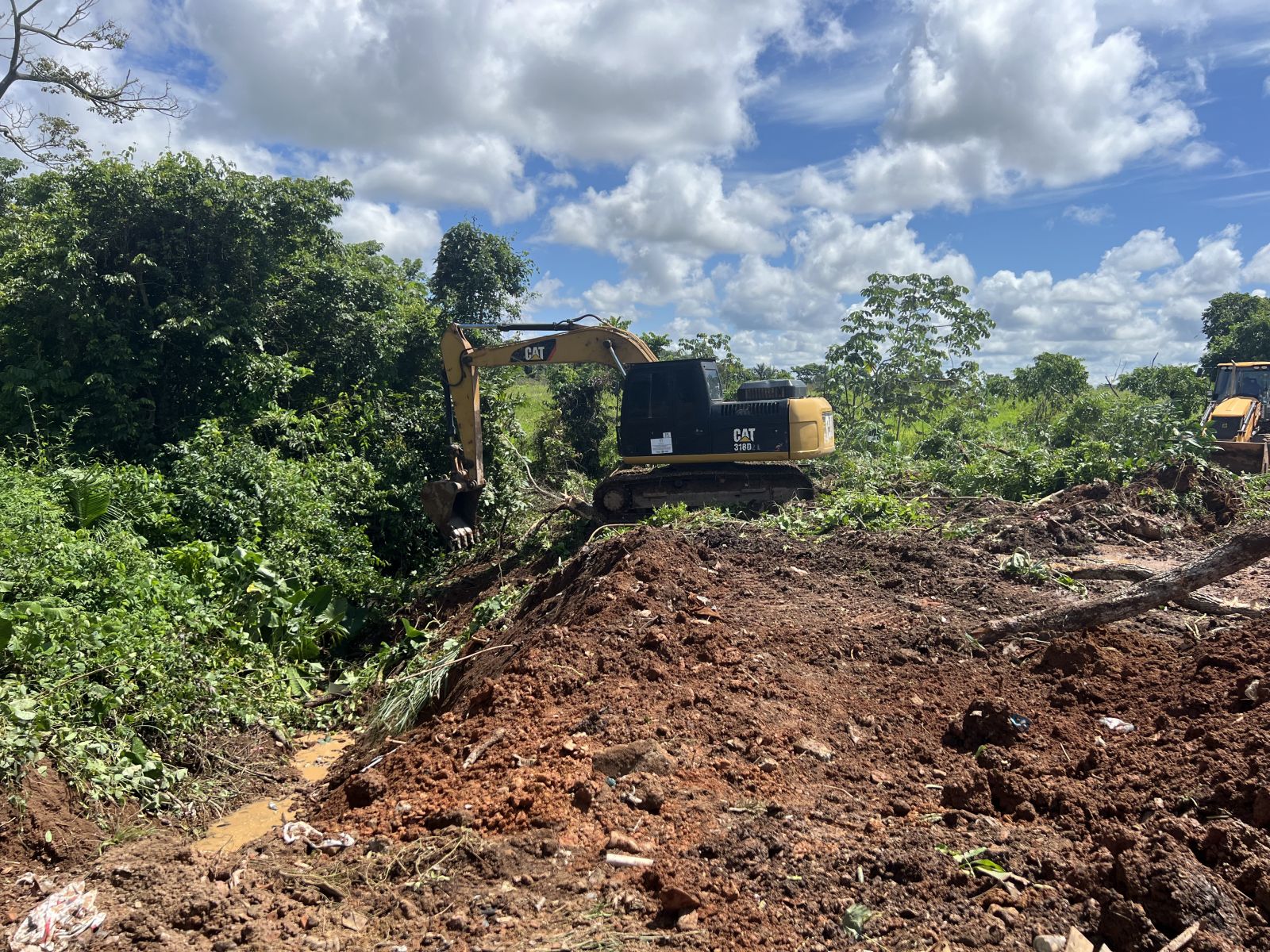 Trabalho no sistema de drenagem foi iniciado imediatamente no bairro para dar maior vazão às águas pluviais