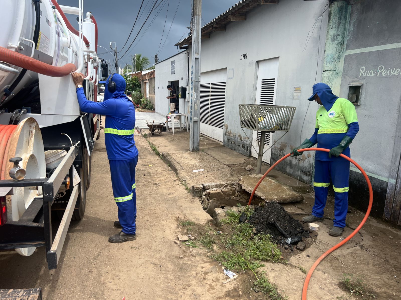 Prefeitura iniciou o serviço de desobistrução das boca de lobo da região