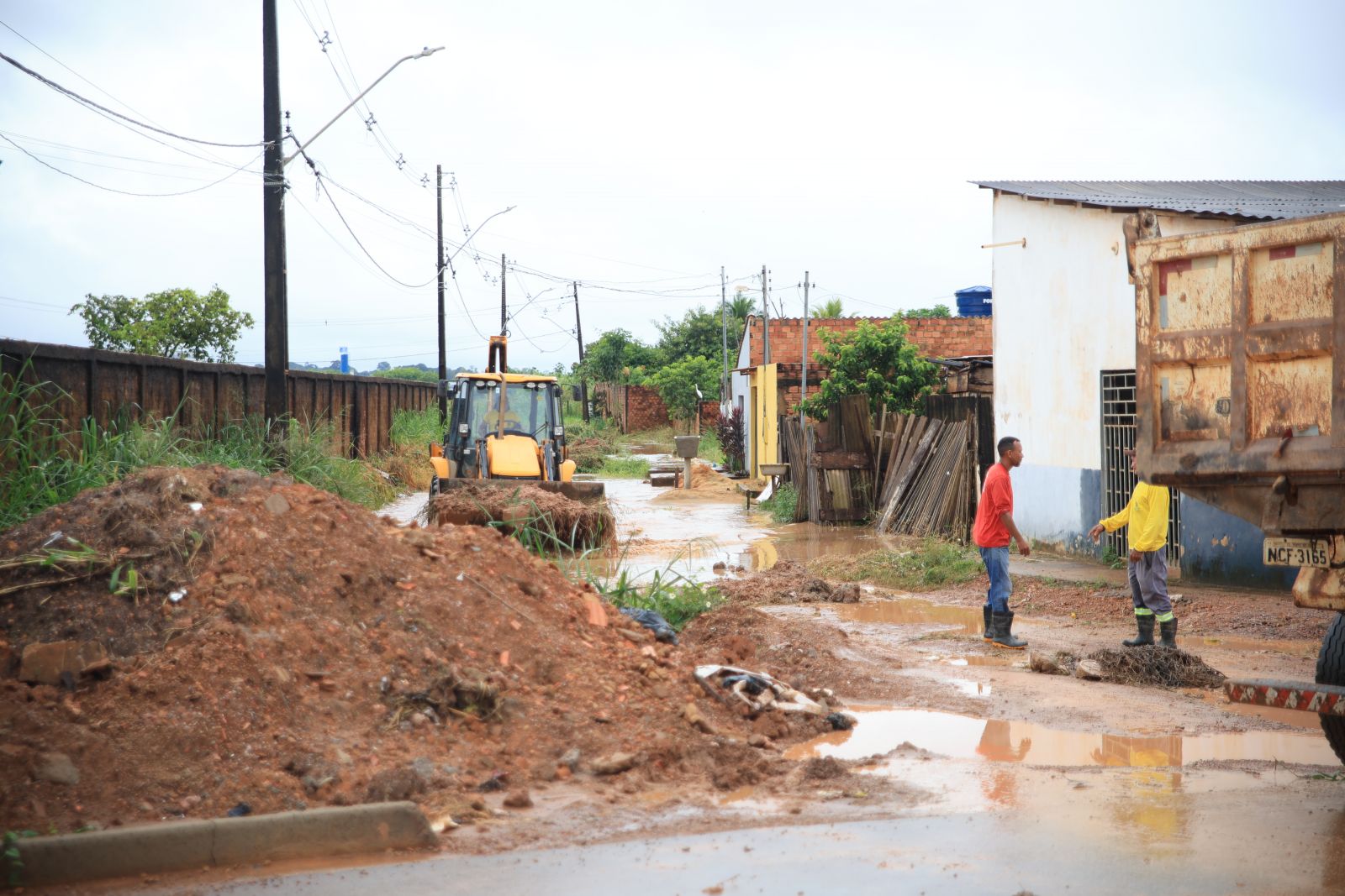 Ação inclui a substituição de tubulações antigas por estruturas de maior capacidade