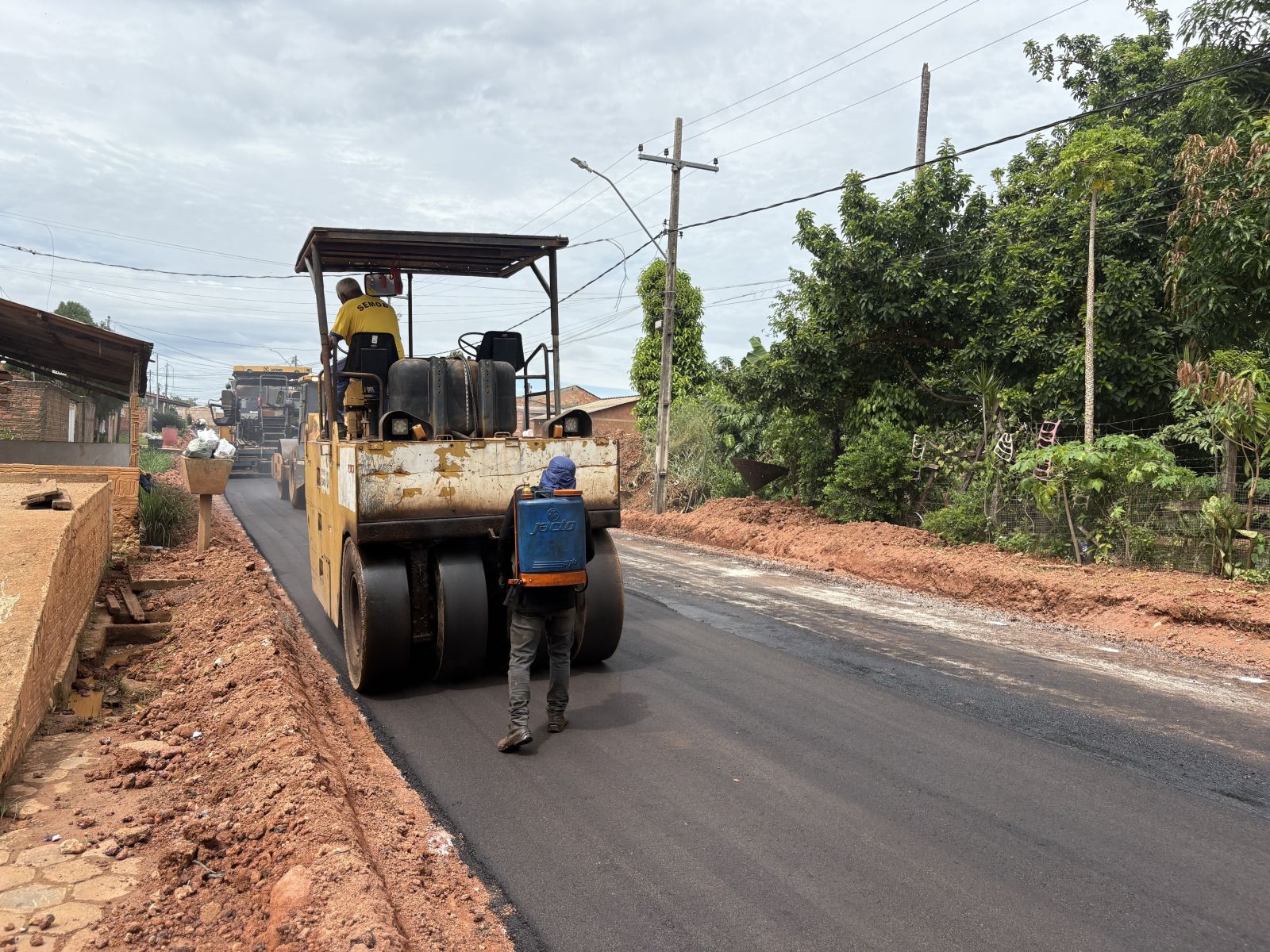No bairro Cidade Nova foram utilizadas cerca de 400 toneladas de massa asfáltica para recuperação viária