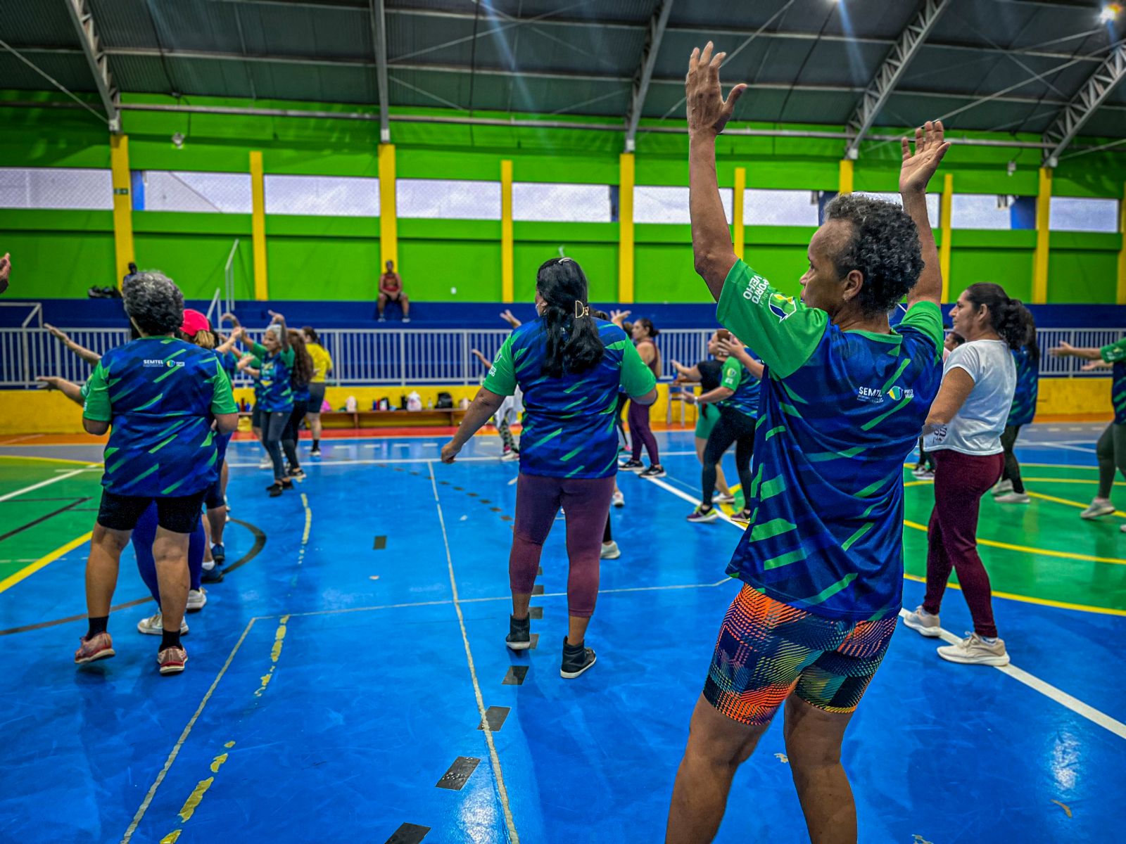 Dança ajuda no condicionamento físico, coordenação motora, autoestima e socialização