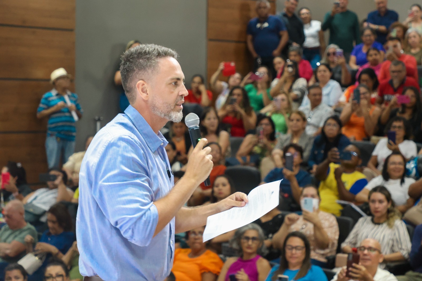 Investimos em serviços públicos mais acessíveis e humanizados, destacou Léo Moraes