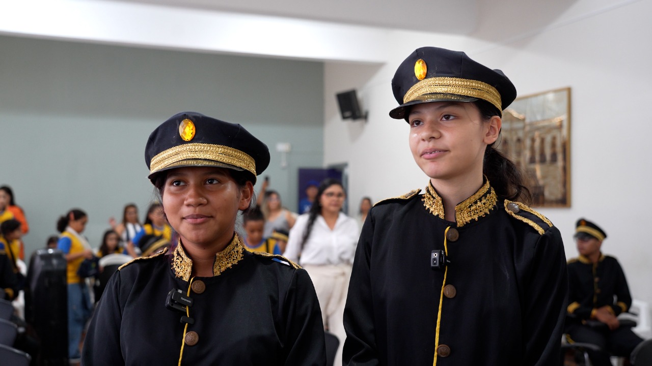 Débora Laísa e Cecília Yamasaki, que ficaram felizes com o reconhecimento do prefeito