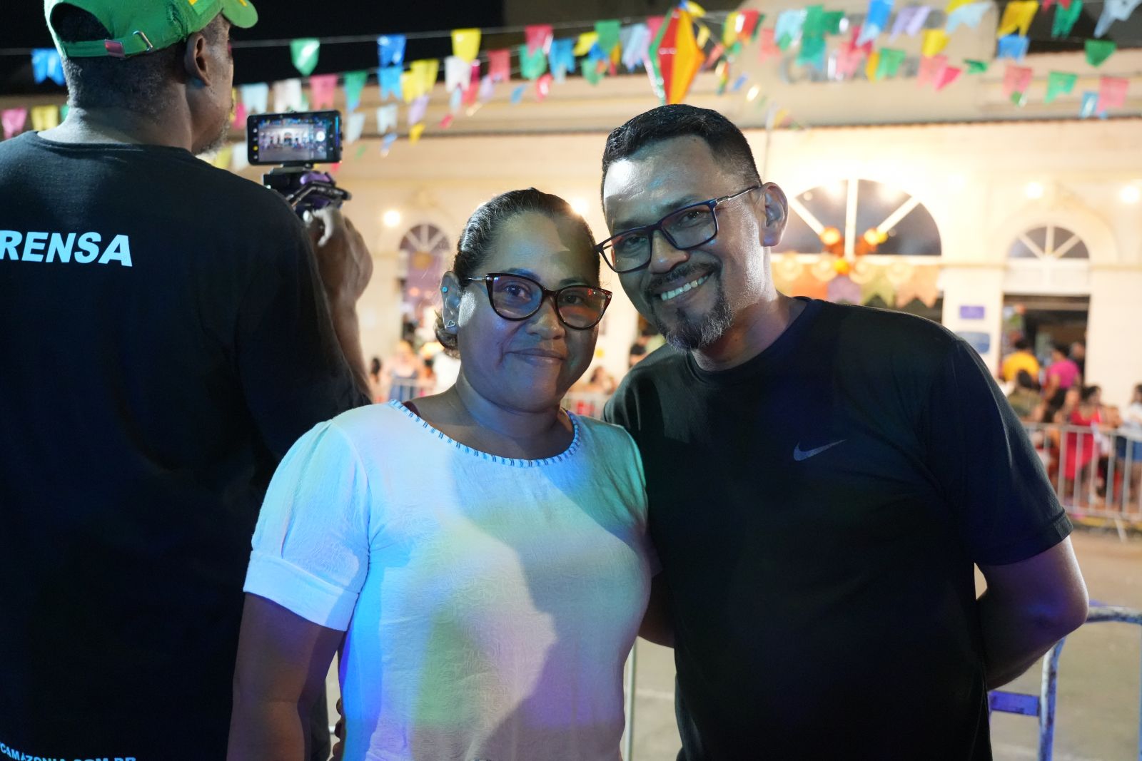  Inês do Prado, acompanhada do esposo Rogério Noronha, ficou encantada com as apresentações