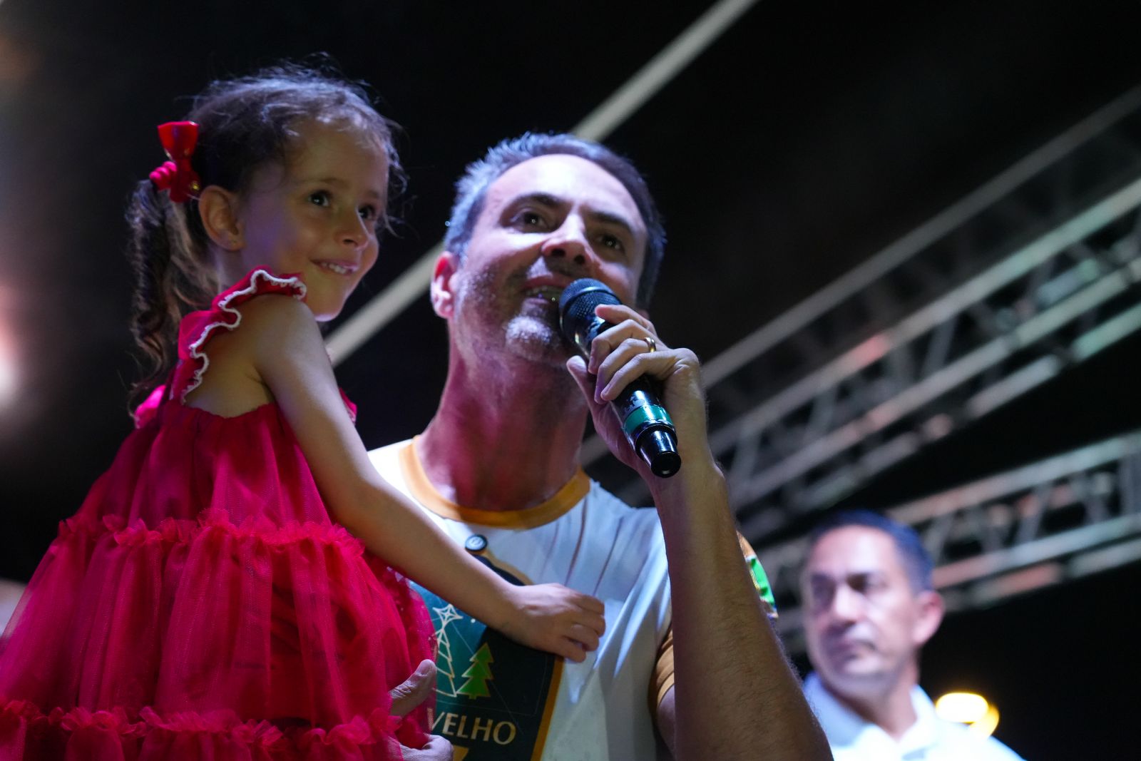 O prefeito Léo Moraes celebrou a realização do projeto, destacando o cuidado em criar uma experiência natalina inesquecível para as famílias