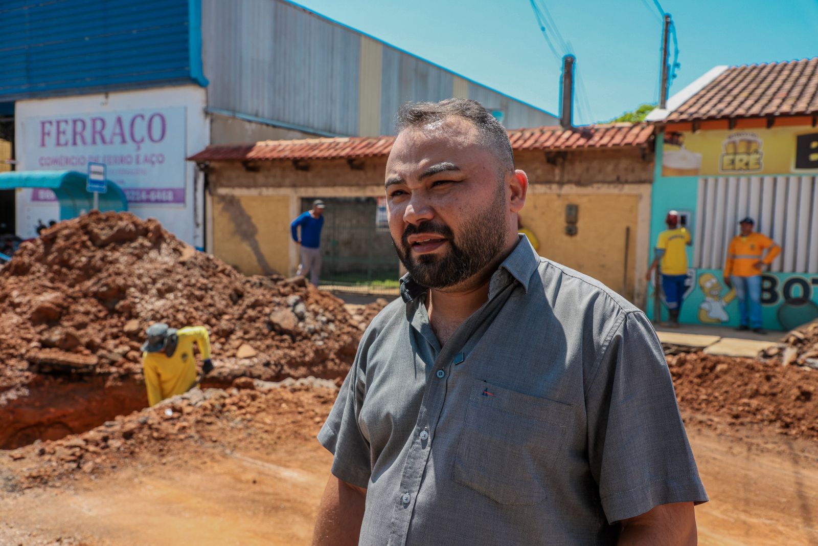 Guedes Neto tem uma empresa de embalagens no local