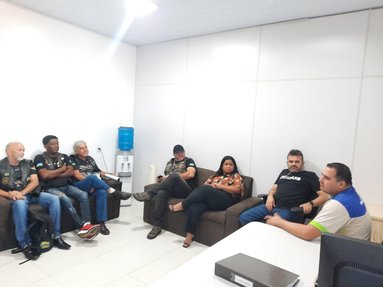 Serão disponibilizados um palco, sistema de som, iluminação e seis bandas de rock para animar o evento