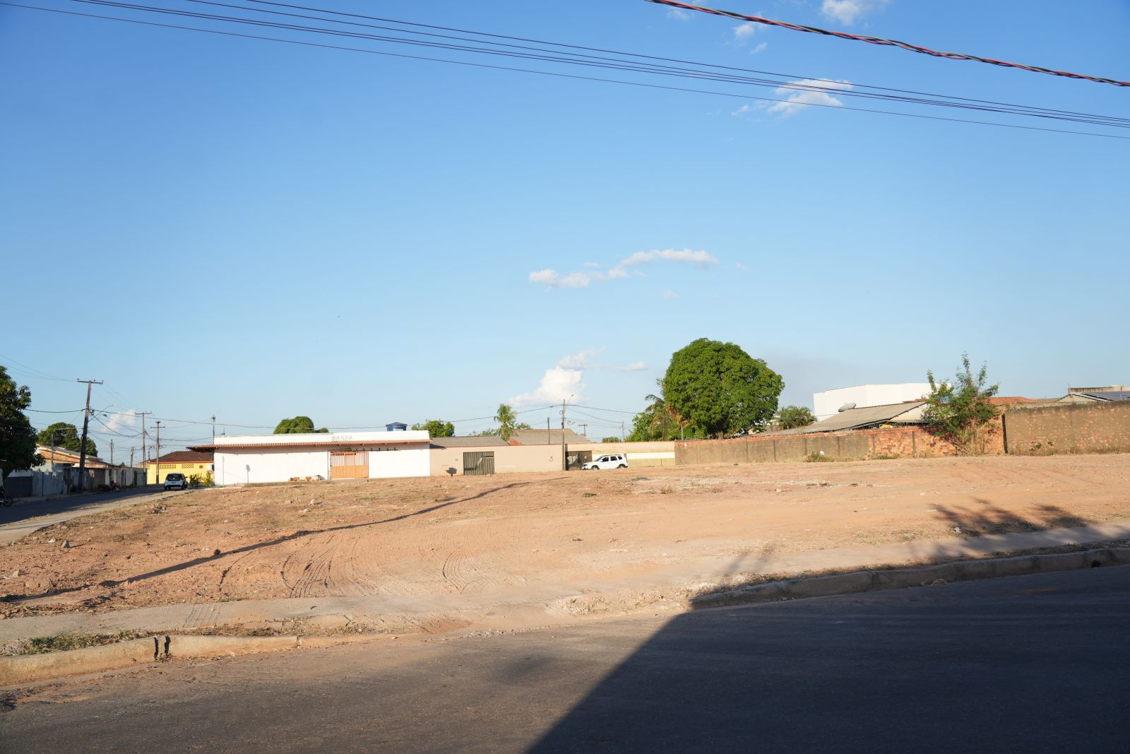 Foi realizado o trabalho de limpeza, retirando todo o lixo e devolvendo o aspecto original da área verde