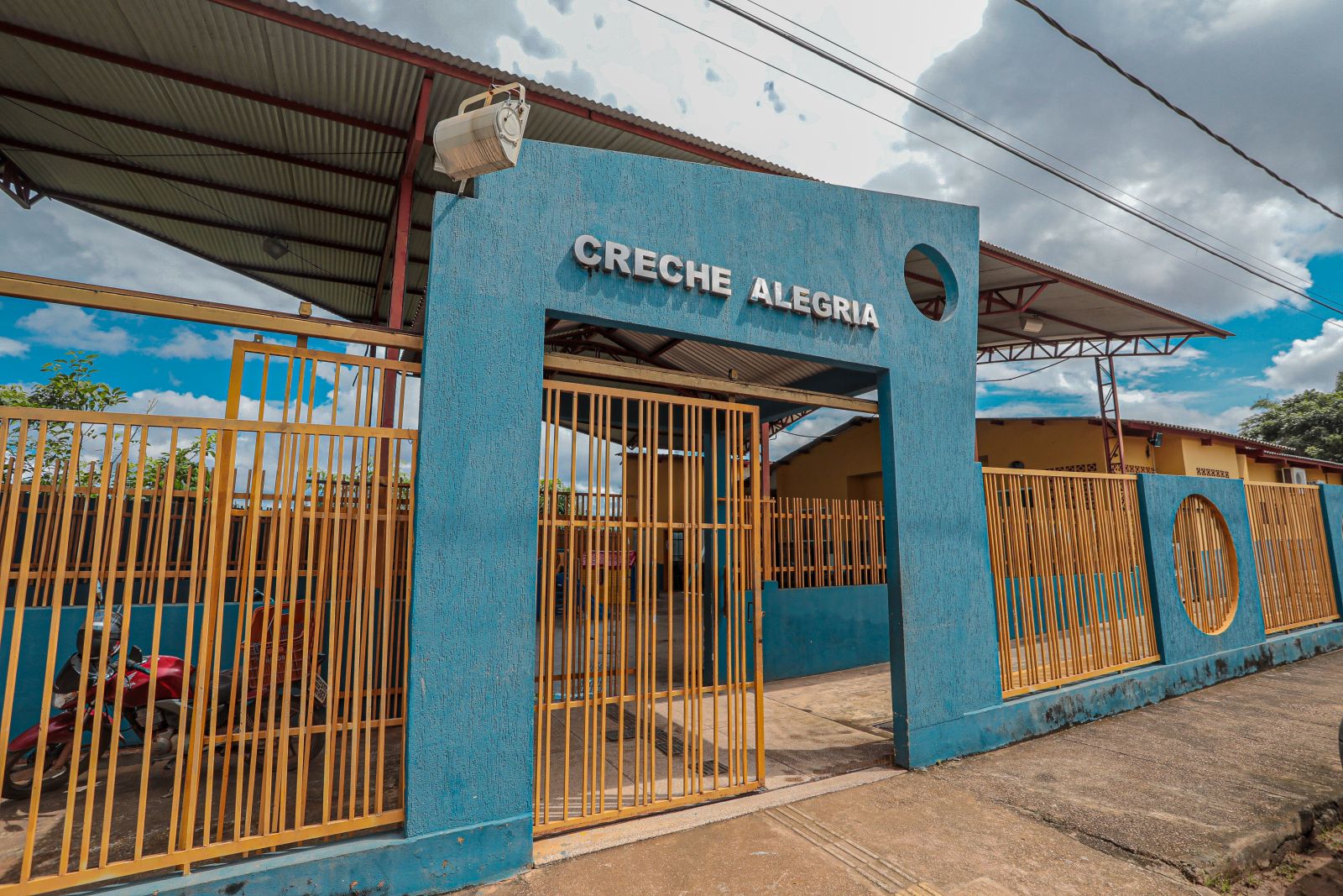 Escolas reabrem na segunda-feira para receber alunos