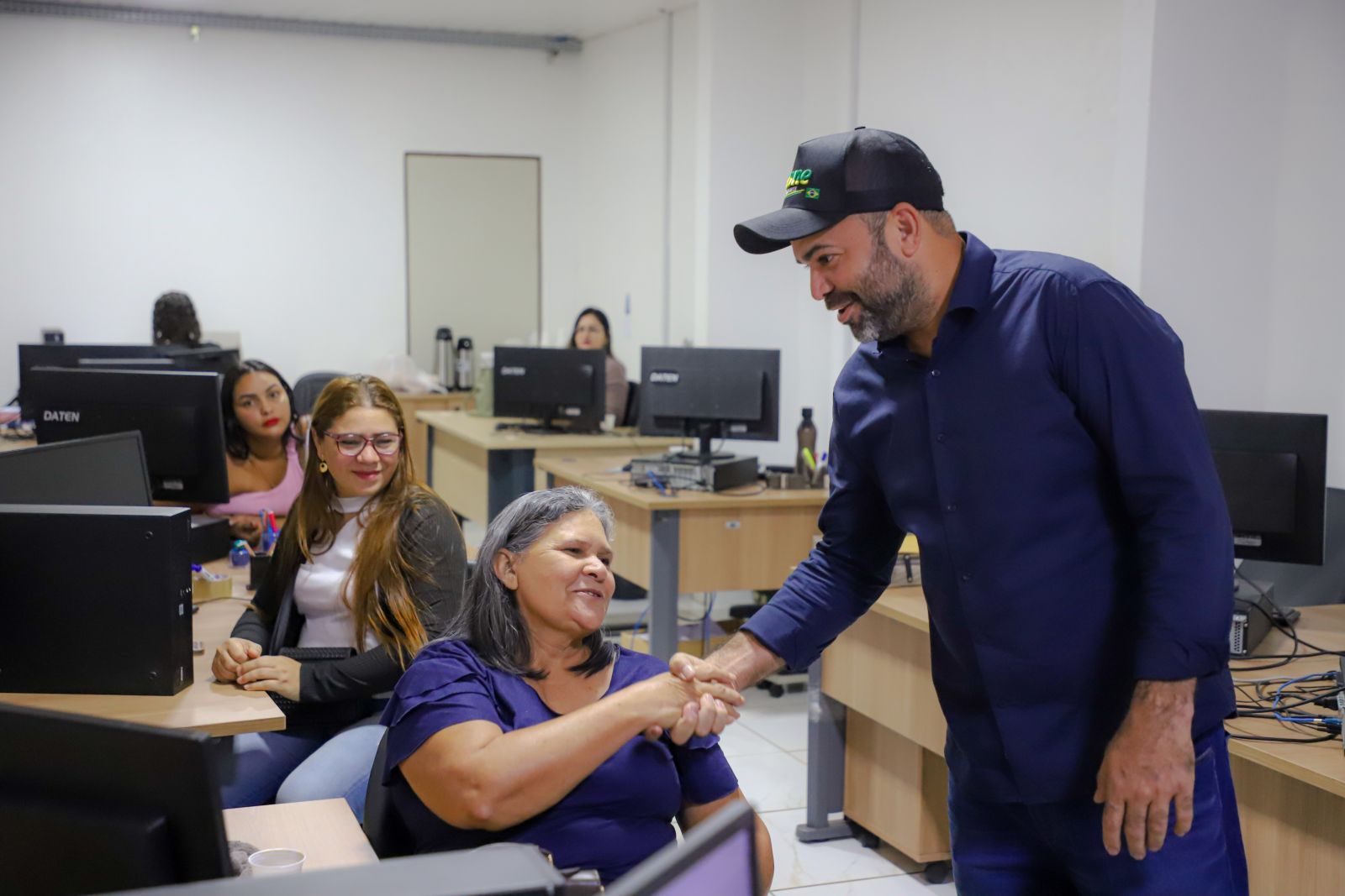 Marcos Vizone se apresentou para os servidores na manhã desta terça (21)