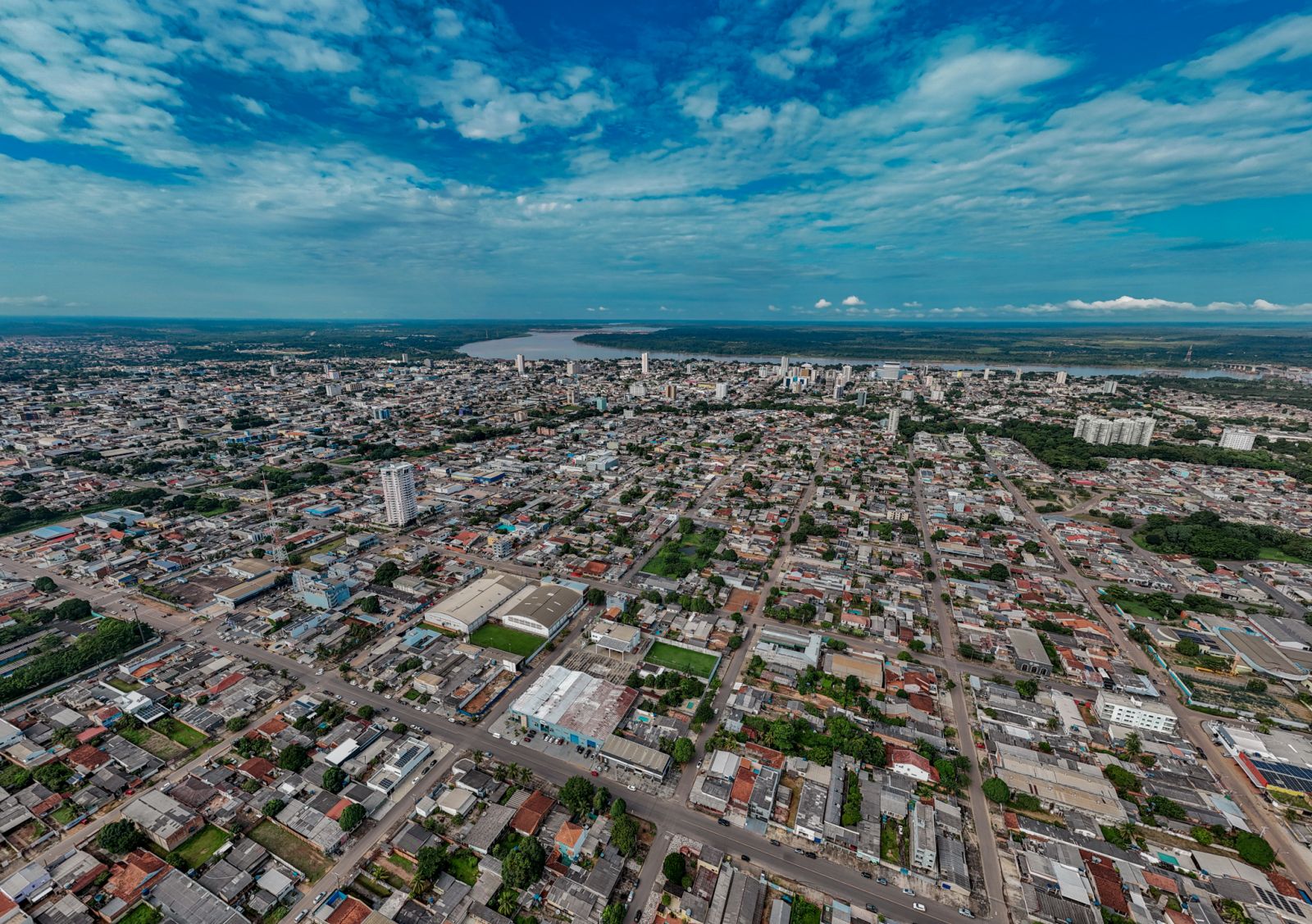 O serviço de fretamento é delegado a pessoas que tenham interesse de prestar esse serviço dentro da cidade