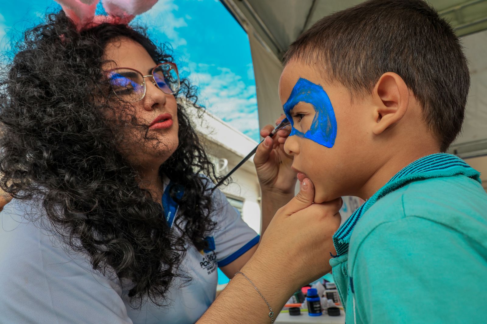 Com a pintura facial, as crianças se imaginavam super-heróis