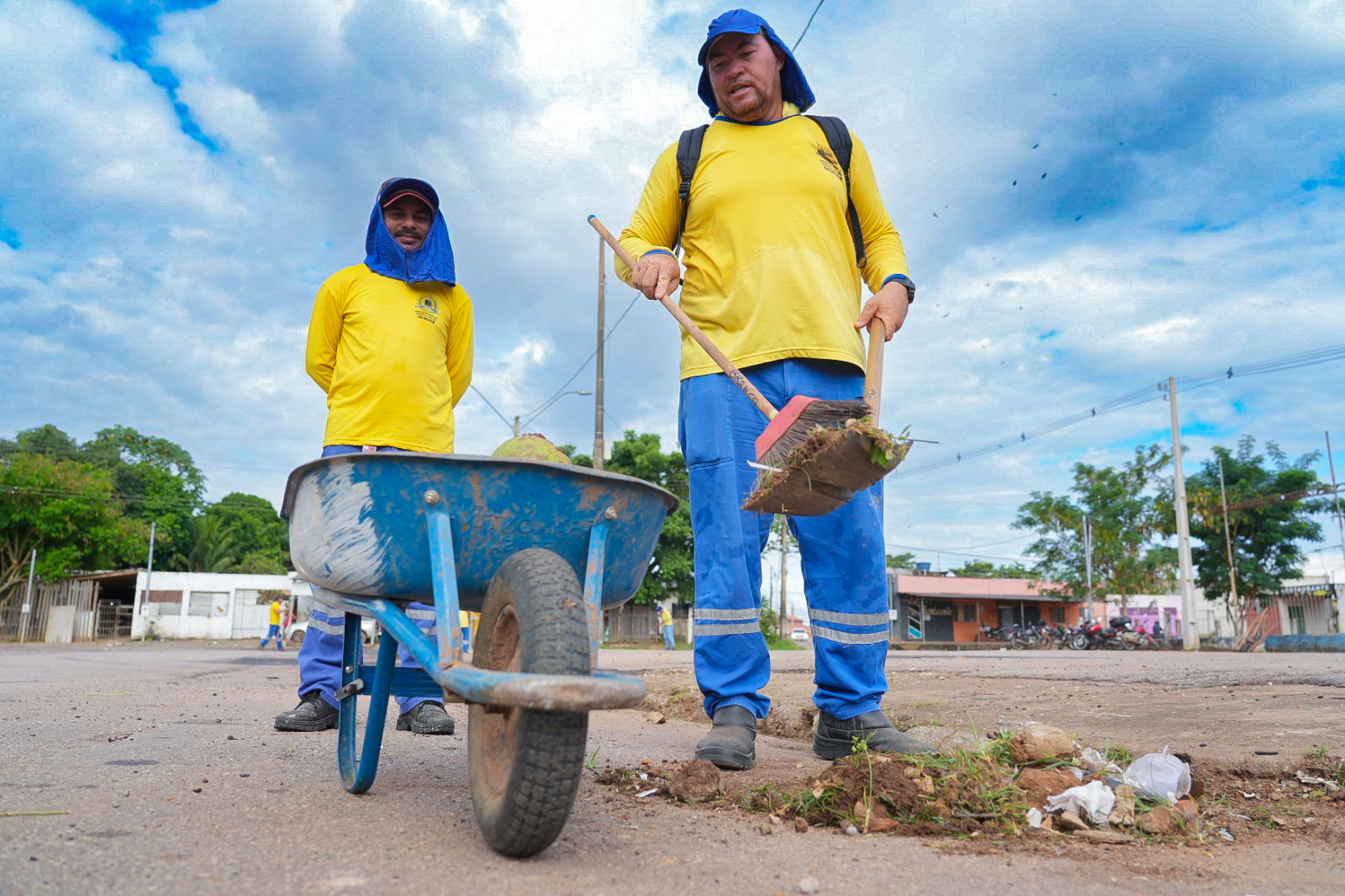 Força-tarefa já retirou mais de 105 mil toneladas de resíduos das ruas de Porto Vel