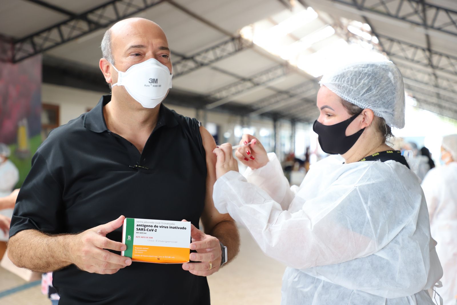 A previsão é administrar a segunda dose em cerca de 3 mil profissionais