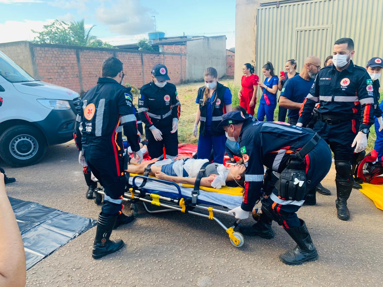 Durante a dinâmica houve a simulação realística com dez supostas vítimas de acidentes